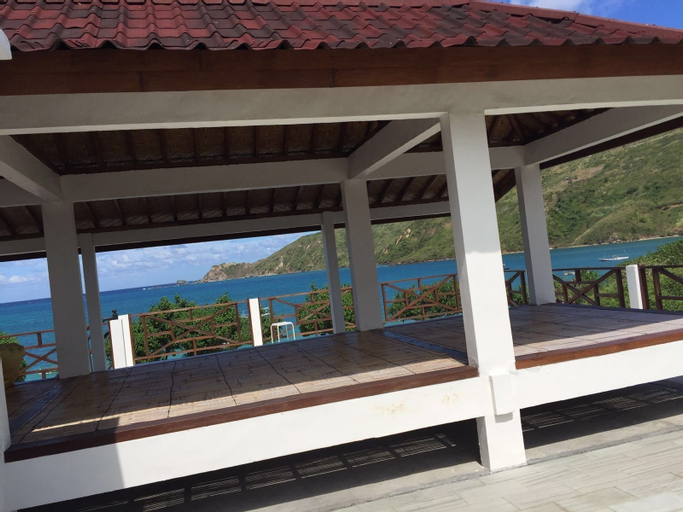 Exterior & Views 24