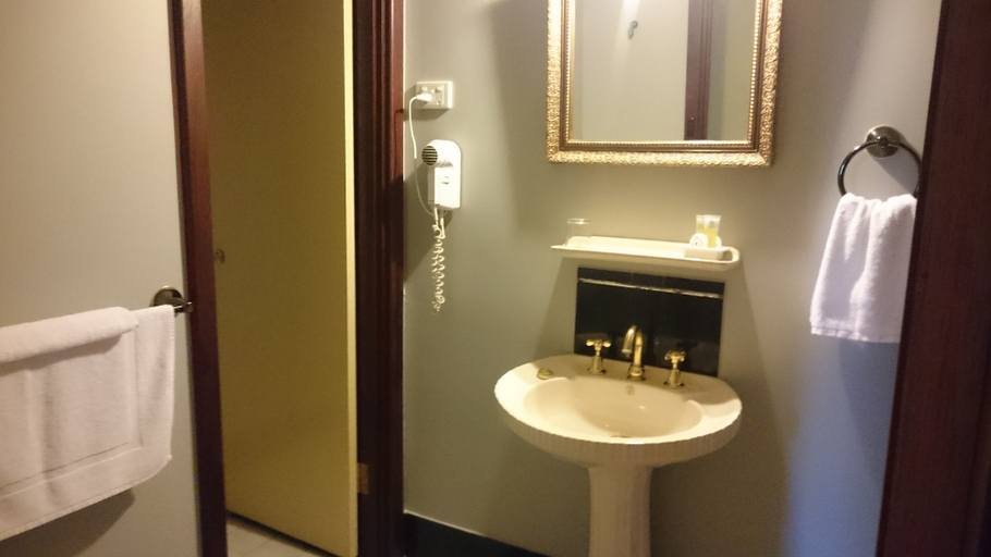 Bathroom 4, Holberry House, Nannup