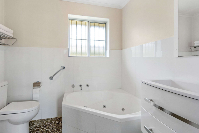 Bathroom 5, Pan Co Victor Harbor, Victor Harbor