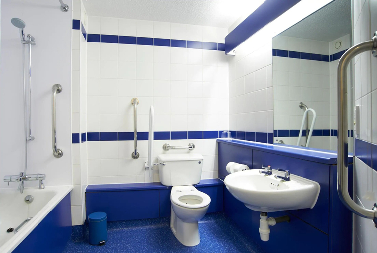 Bathroom 3, Travelodge London Docklands, London