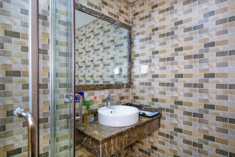 Bathroom 3, Guilin Gunanmen Hotel, Guilin