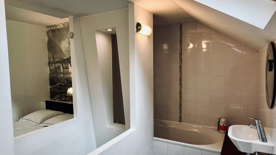 Bathroom 5, Les Pénates de Loire, Loire-Atlantique