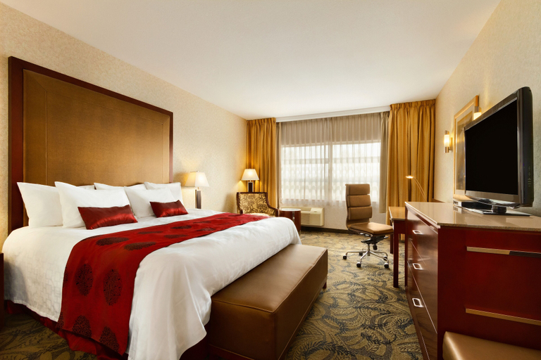 Bedroom 3, Poco Inn and Suites Hotel & Conference Centre, Greater Vancouver
