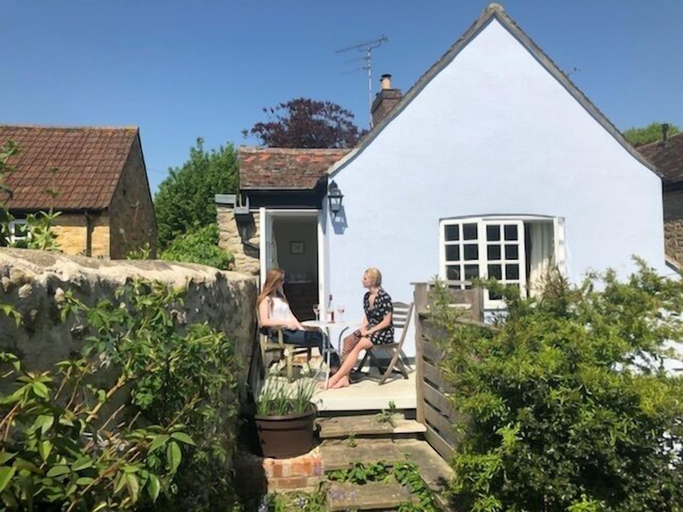 Exterior & Views 2, Clare Cottage, Dorset