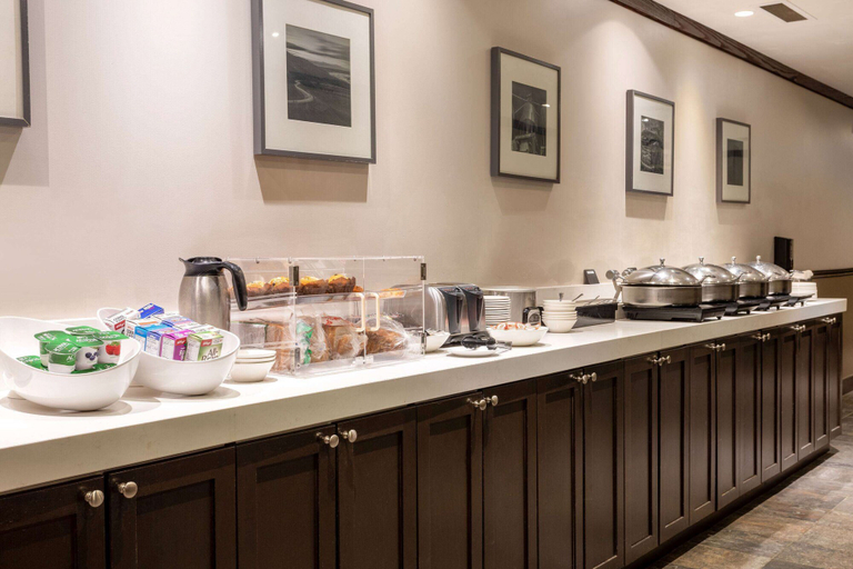Food & Drinks 5, Ramada by Wyndham Northern Grand Hotel & Conference Centre, Peace River