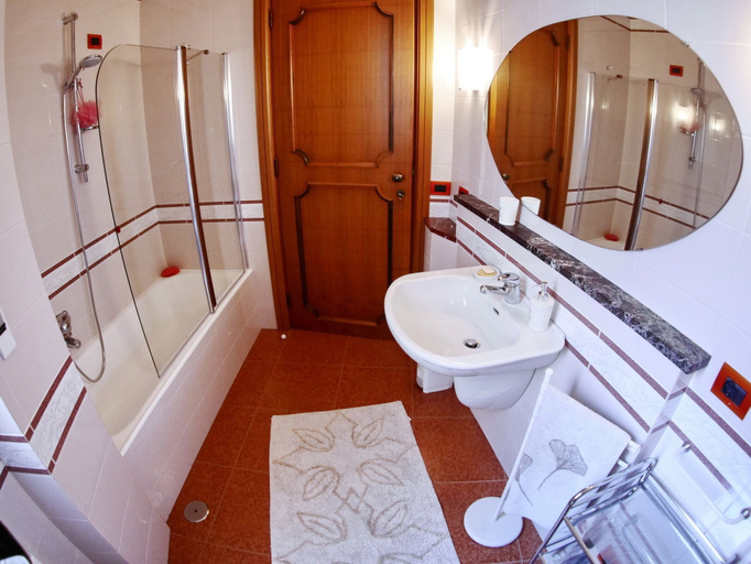 Bathroom 5, I Love Art, Cagliari