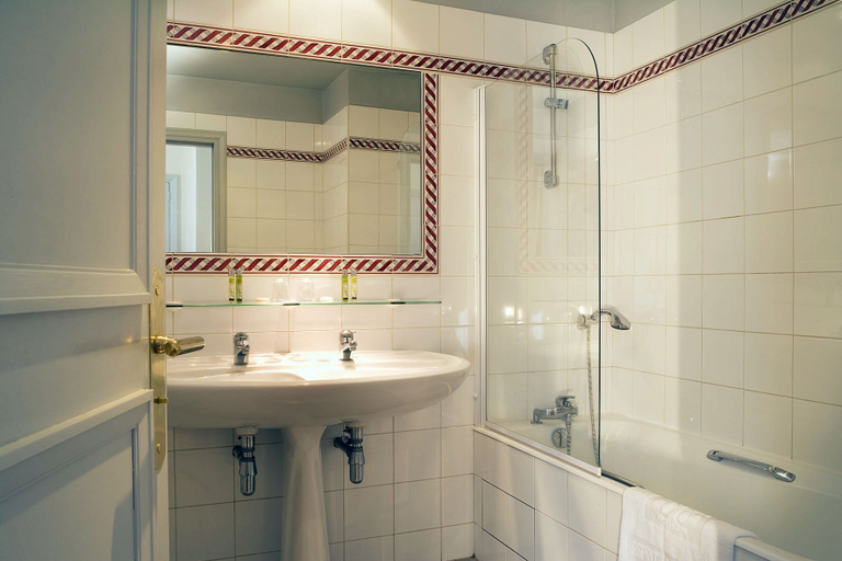 Bathroom 4, Hôtel Mansart, Paris
