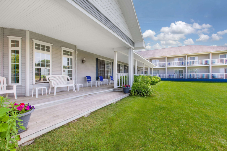 Exterior & Views 2, Days Inn by Wyndham Petoskey, Emmet