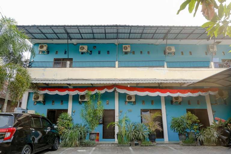 Exterior & Views 2, OYO 1784 Hj. Aniek Residence, Madiun