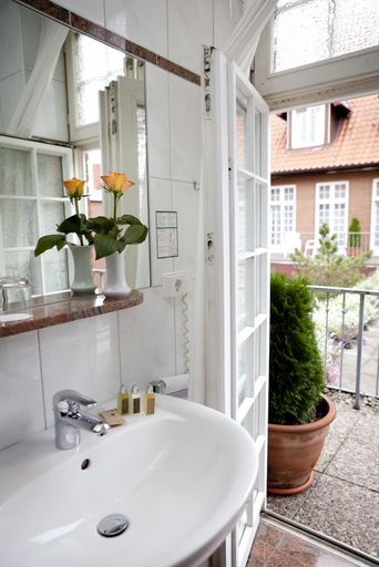 Bathroom 5, Hotel Borchers, Celle