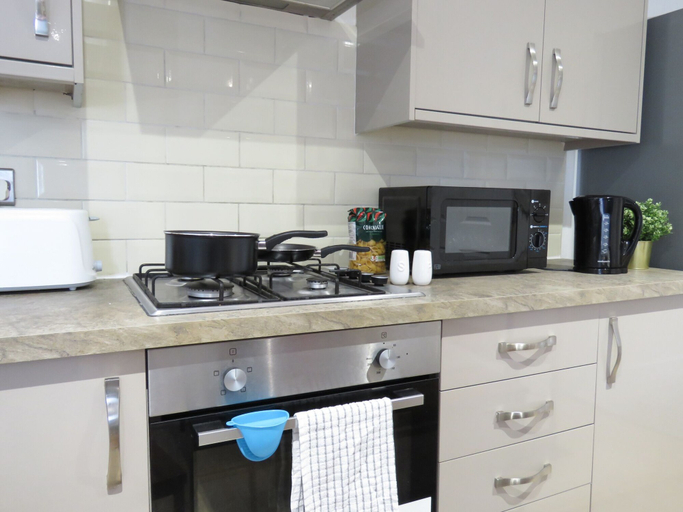 Others 5, Tudors eSuites 4 Bedroom House, Birmingham