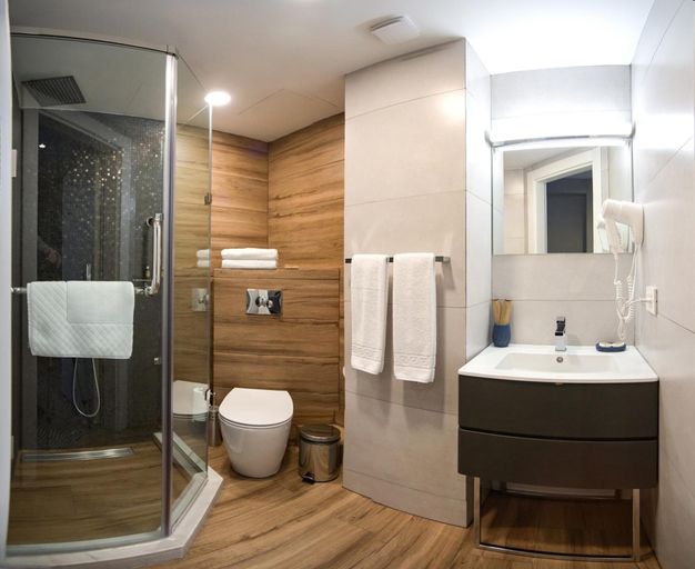 Bathroom 4, Silver 39 Corner Hotel, Tbilisi