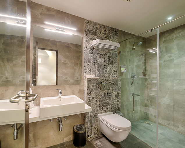 Bathroom 5, The Belstead Chennai, Chennai