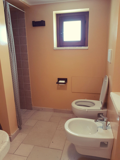 Bathroom 5, Lunalì, Bari