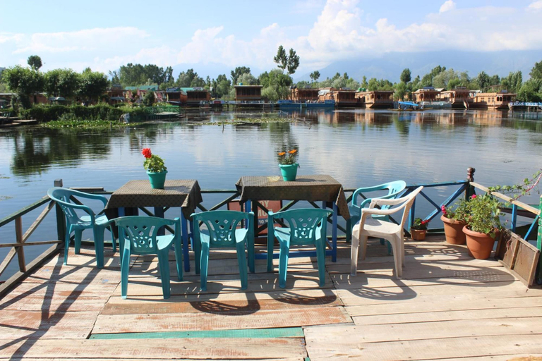 Sport & Beauty, Young Bombay Group Of Houseboats, Srinagar