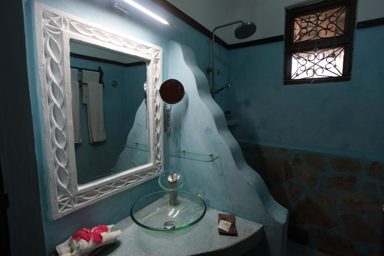 Bathroom 3, Zanzibar House, Kaskazini 'A'