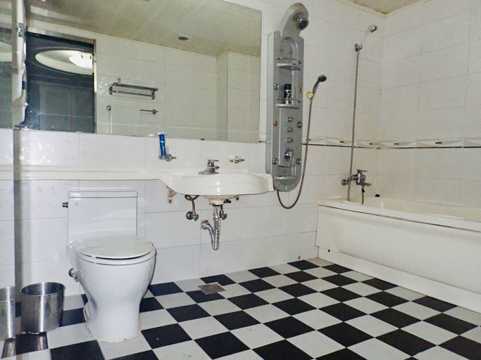 Bathroom 5, Provence Hotel, Nam