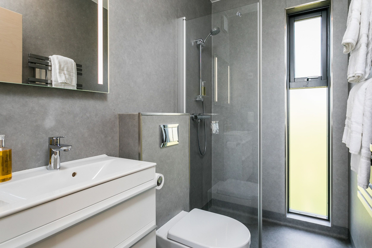 Bathroom 3, Harbour View, Grindavík