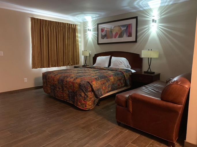 Bedroom 2, Mesa Motel, Orange