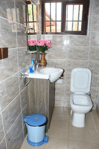Bathroom 4, Santa Monica Home Lodge, Asuogyaman