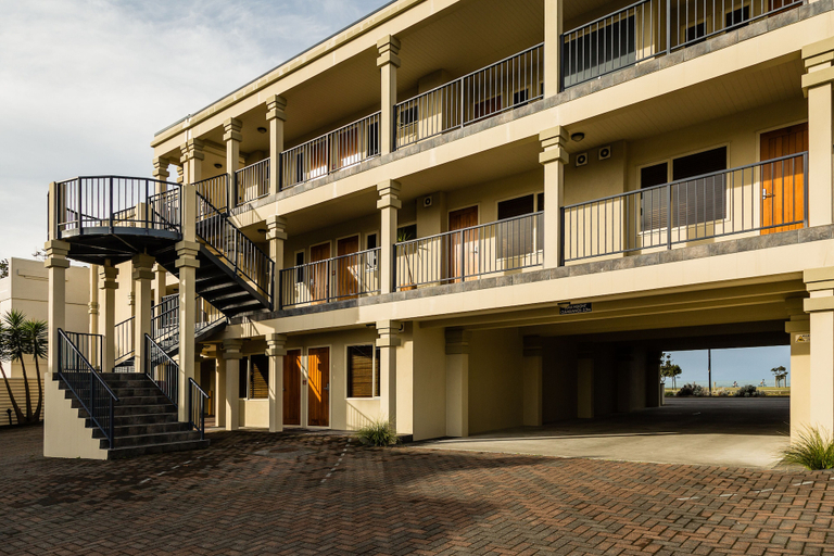 Exterior & Views 2, Pebble Beach Motor Inn, Hastings