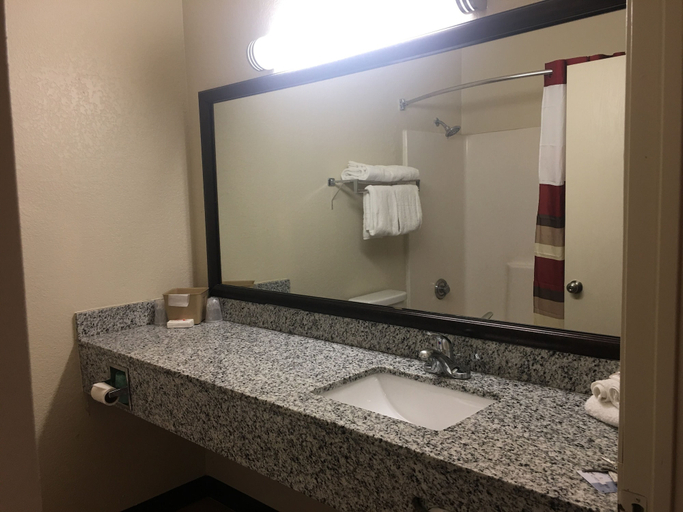 Bathroom 3, Red Roof Inn Fort Worth – Saginaw, Fort Worth