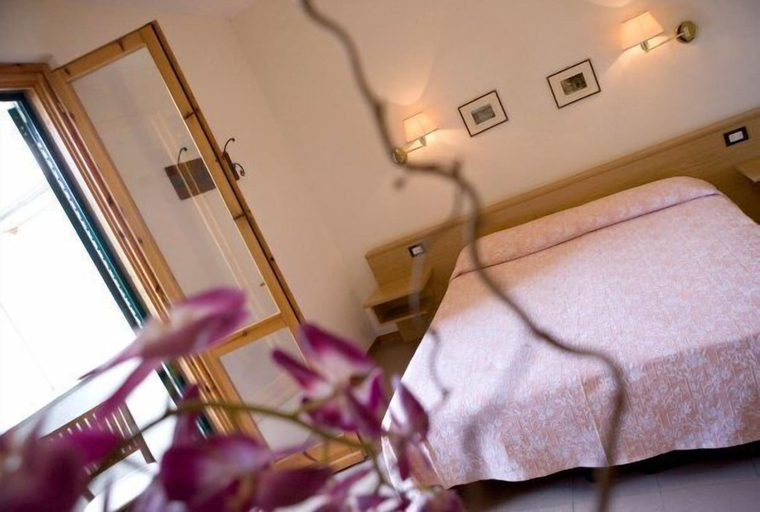 Bedroom 3, Hotel Brigantino, Livorno