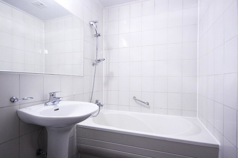 Bathroom 3, Residence Hotel R, Buk
