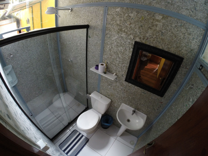 Bathroom 4, Hostel MPB, Angra dos Reis