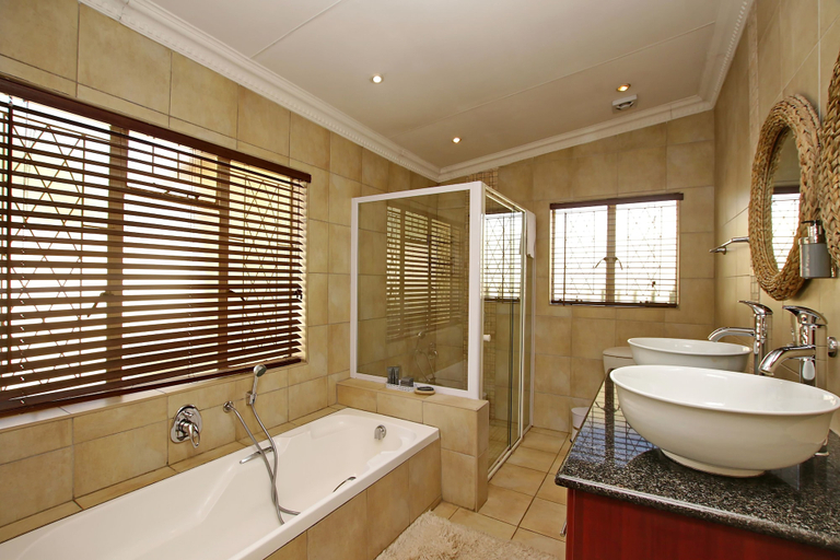 Bathroom 4, Arum Place Guest House, City of Johannesburg