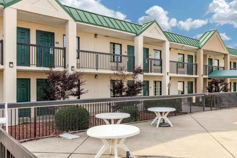 Exterior & Views 2, Quality Inn & Suites Hanes Mall, Forsyth