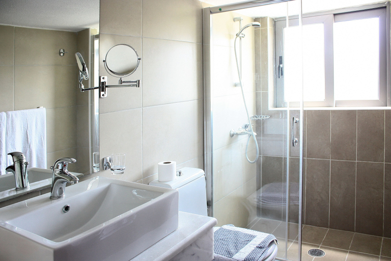 Bathroom 5, 7 Palms Hotel Apartments, South Aegean