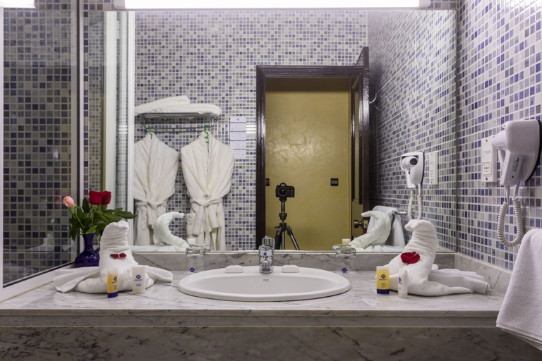 Bathroom 5, Hôtel Meriem, Marrakech