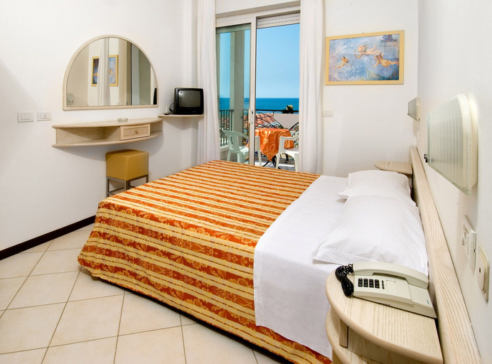 Bedroom 4, Hotel Prestige, Rimini
