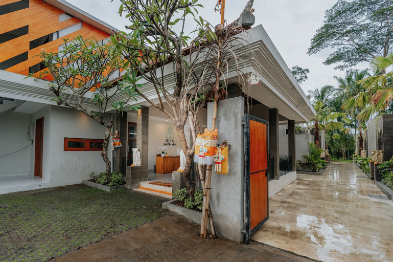 Exterior & Views 30