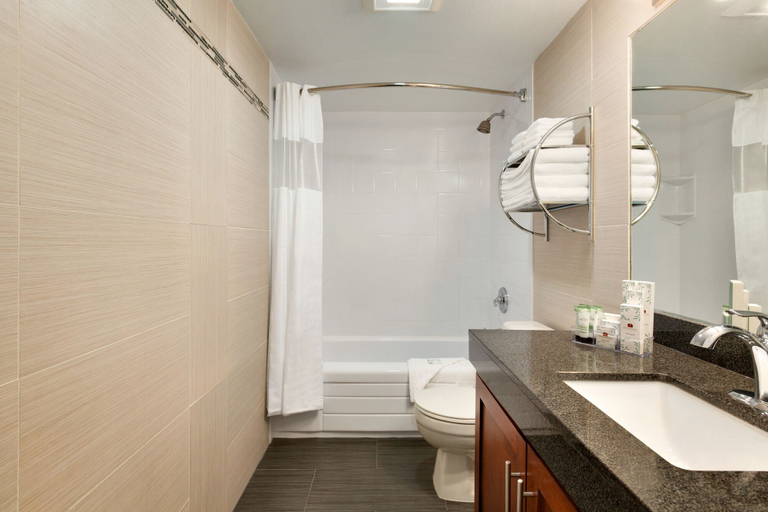 Bathroom 4, Poco Inn and Suites Hotel & Conference Centre, Greater Vancouver