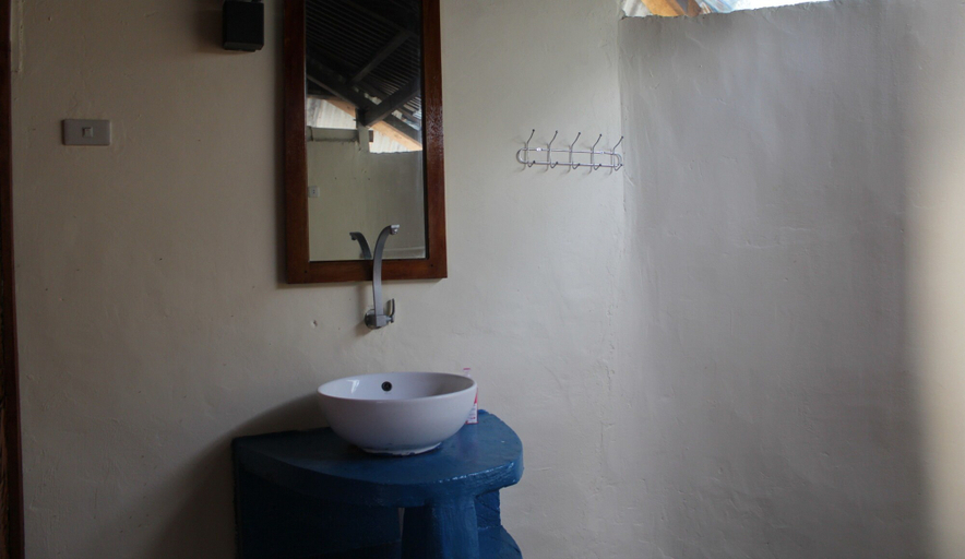 Bathroom, Simeulue Surflodges, Simeulue