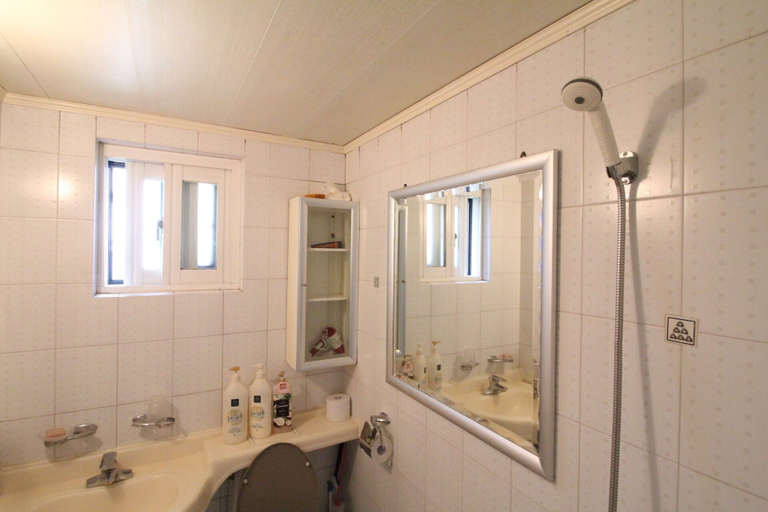 Bathroom 2, Gangnam Rodem, Gangnam