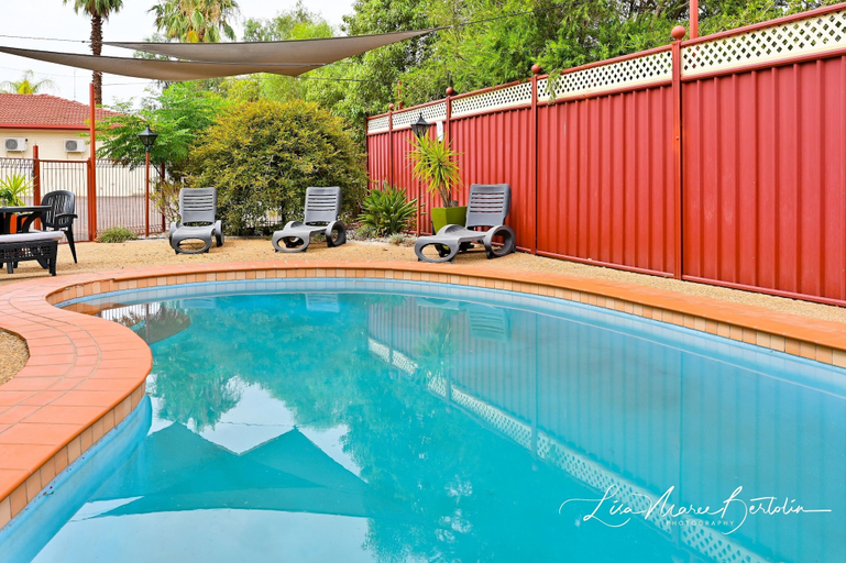 Sport & Beauty 5, Narrandera Club Motor Inn, Narrandera