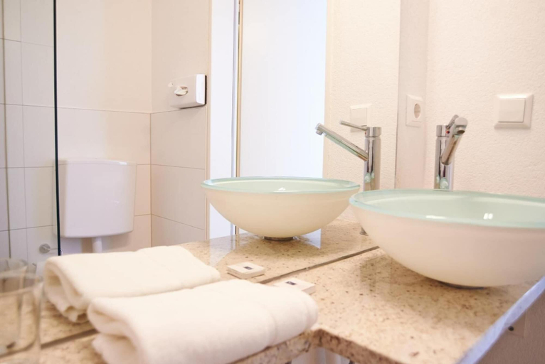 Bathroom 5, Landgasthof Läuterhäusle, Ostalbkreis