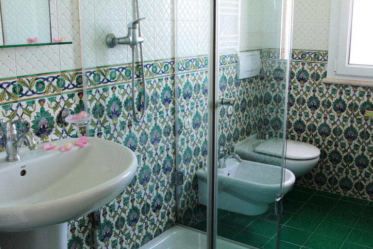 Bathroom 5, Hotel Torre Bennistra, Trapani