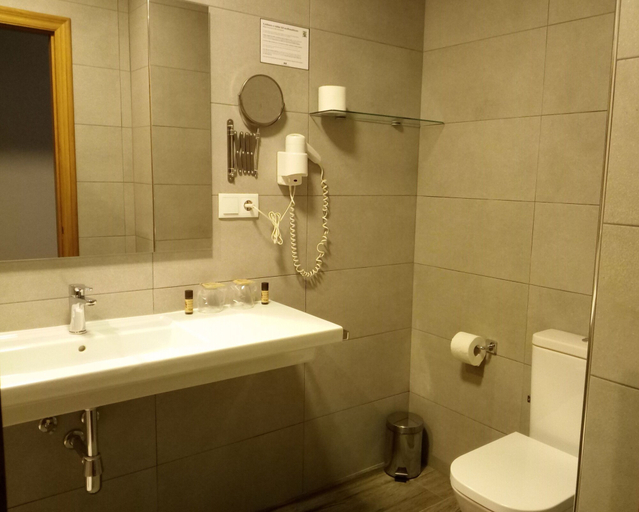 Bathroom 4, Hotel Ribeira Sacra, Lugo