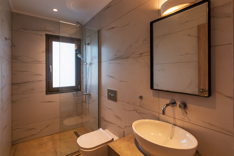 Bathroom 3, Amphitheatre Suites, Crete