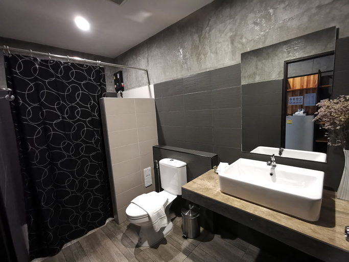 Bathroom 3, Norn Nee Nor Hostel&Cafe, Muang Chiang Mai
