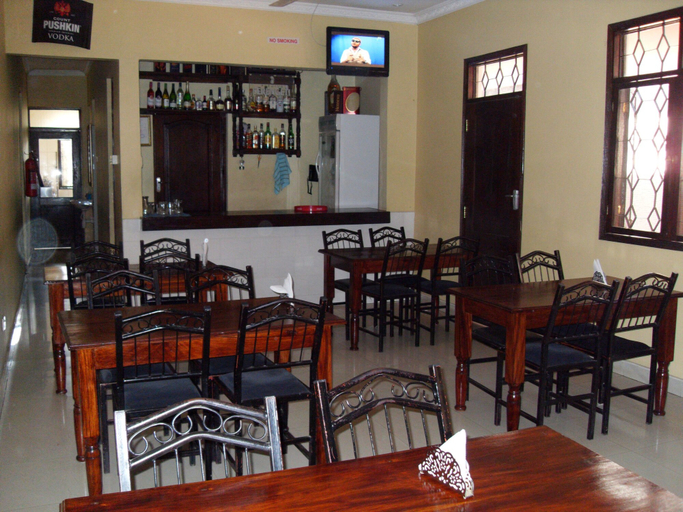 Food & Drinks 5, Transit Airport Bed & Breakfast, Ilala