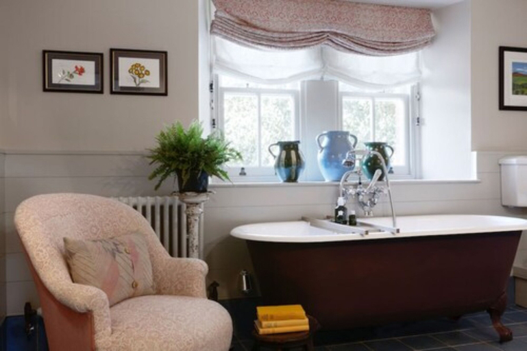Bathroom 5, Beaverbrook, Surrey