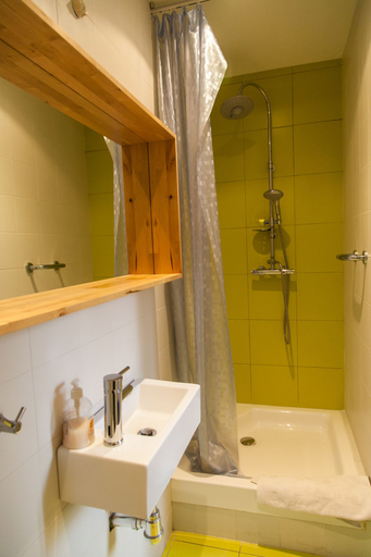 Bathroom 5, ZOOROOMS Boutique GuestHouse, Barcelona