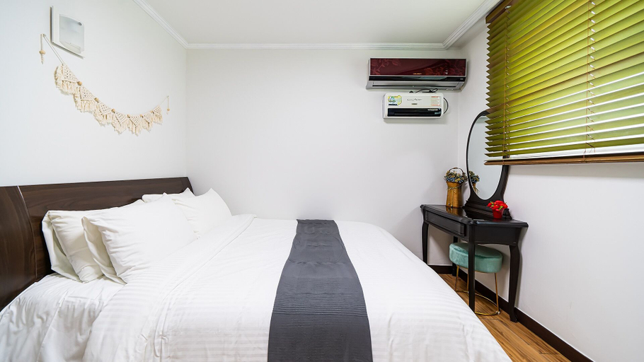 Bedroom 2, Anmyeondo In You Pension, Taean