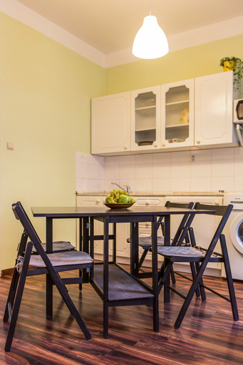 Others 5, Apartment for Friends, Praha 8