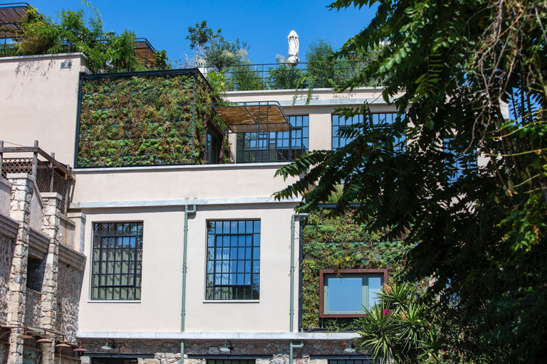 Exterior & Views